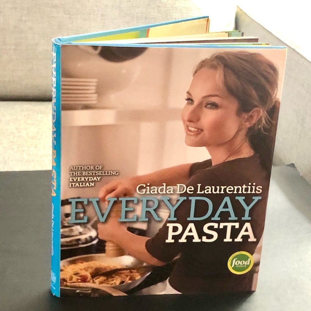 GIADA DE LAURENTIIS ‘EVERYDAY PASTA’ HARDCOVER 2007